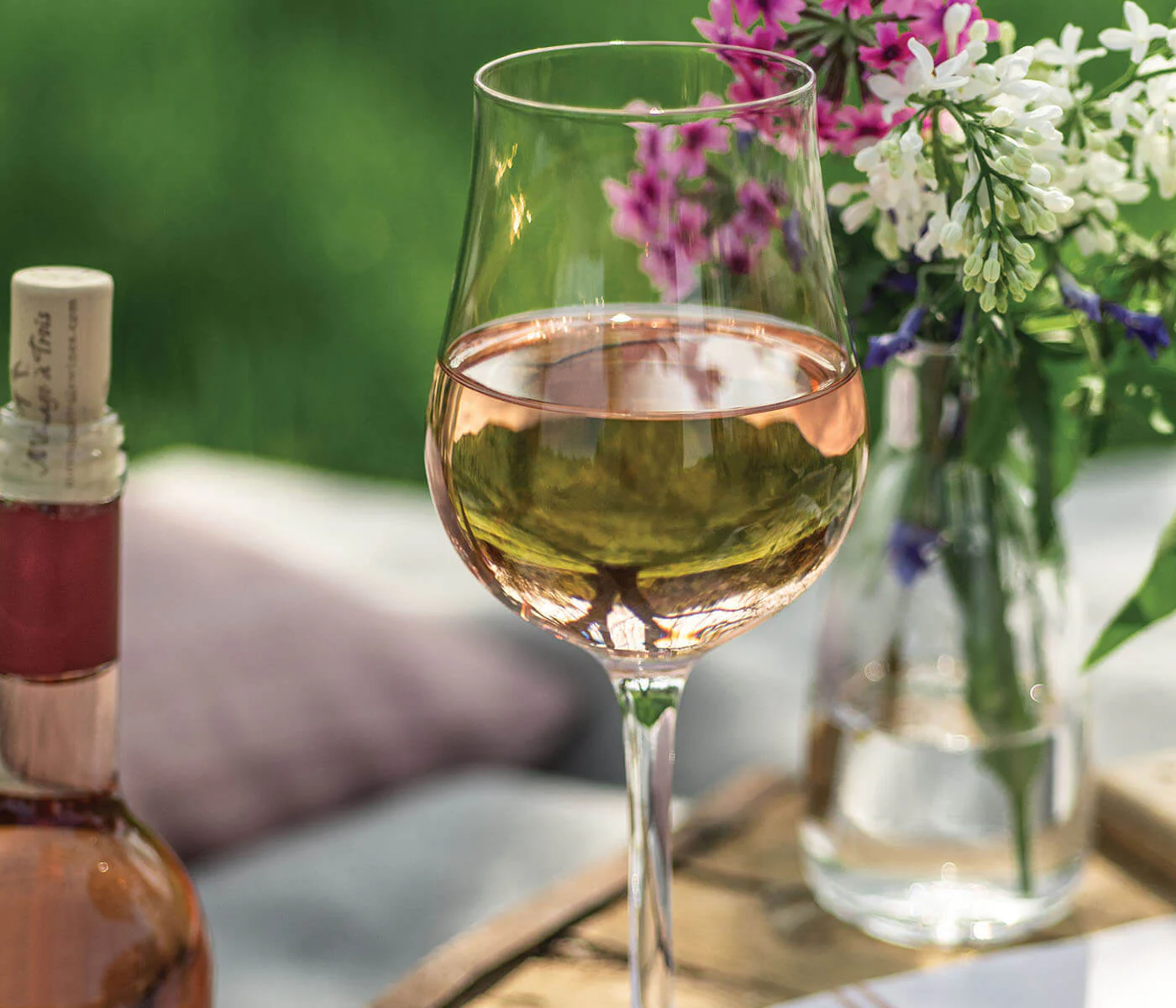 Vintner Tulip Wine - Image 3