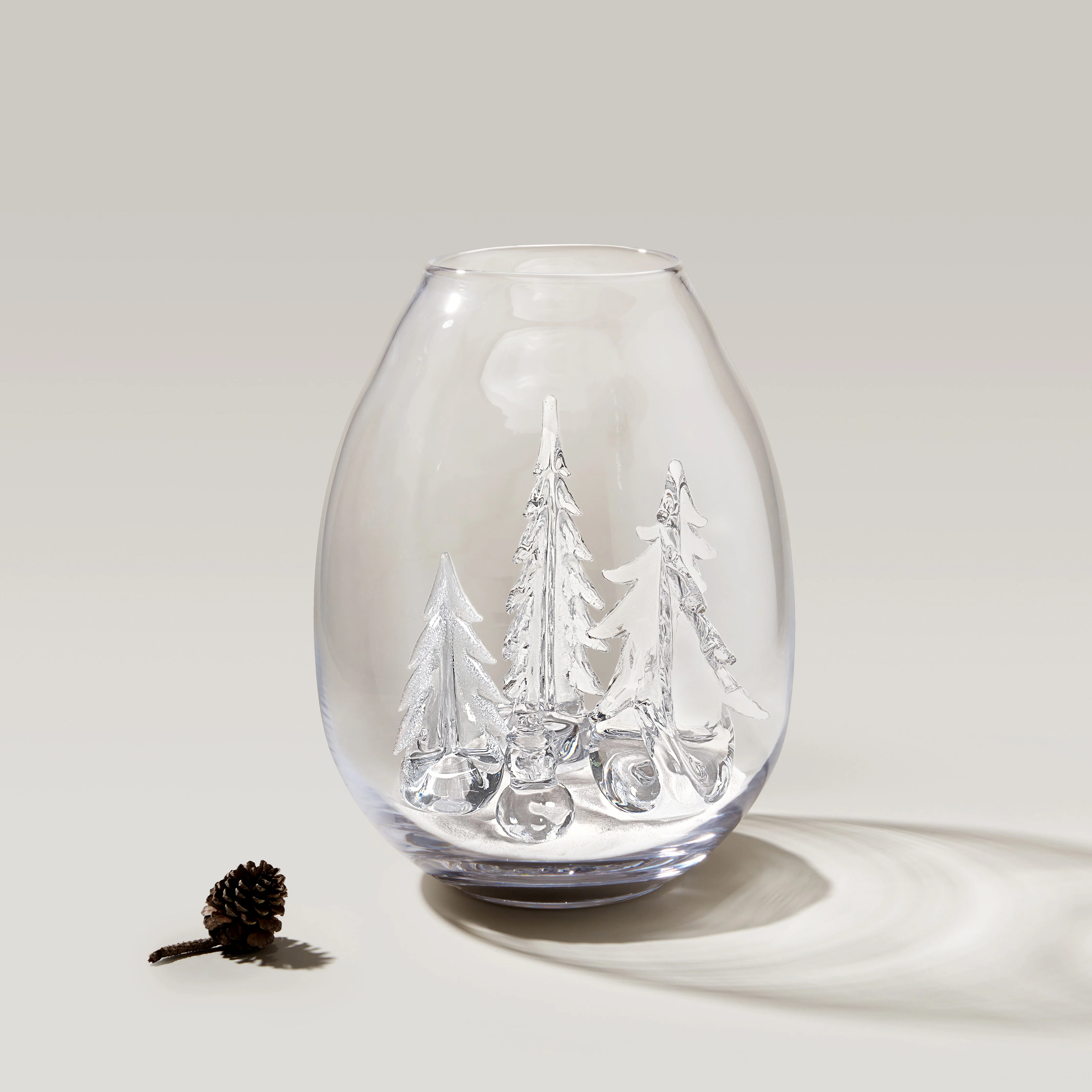Woodstock Festive Snow Globe