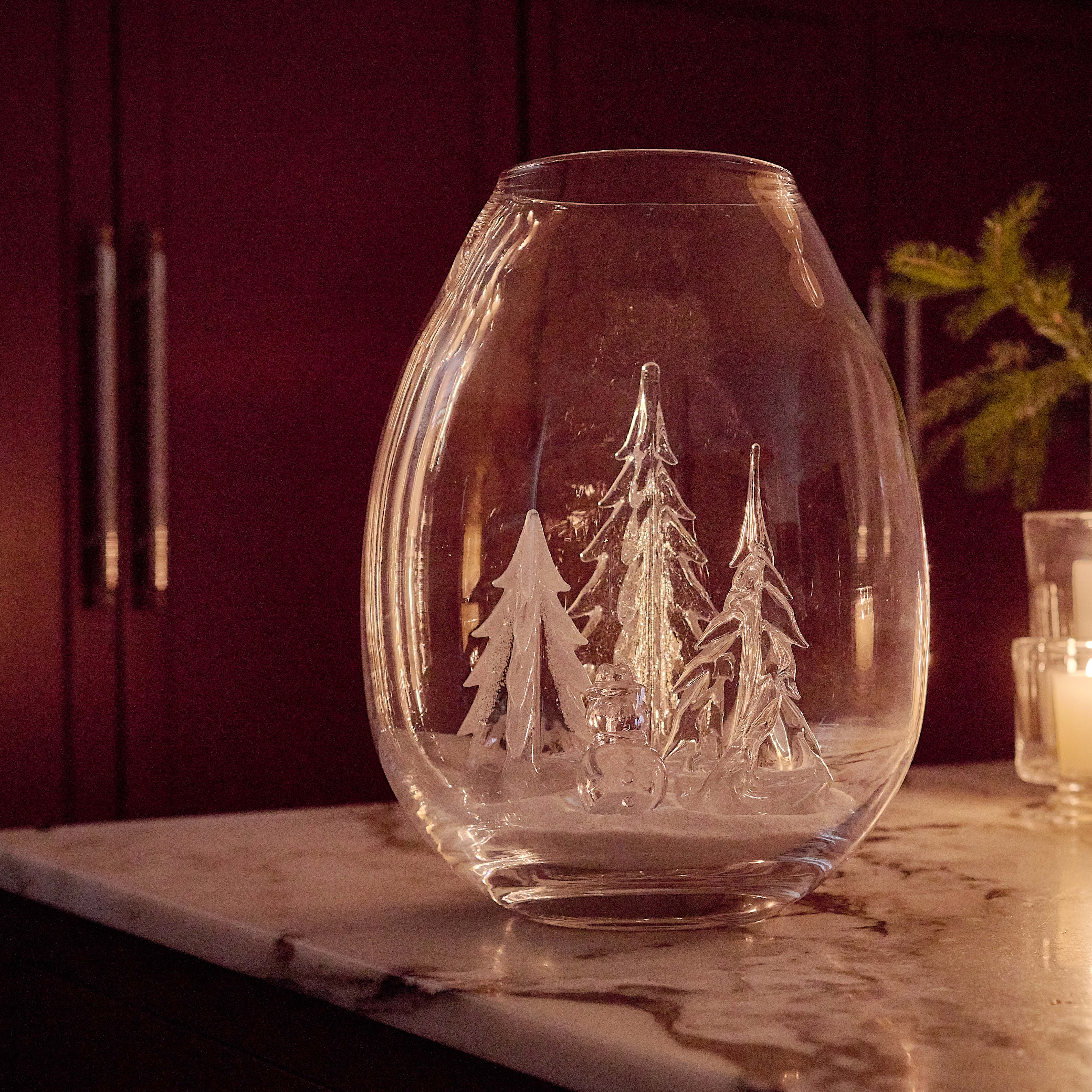 Woodstock Festive Snow Globe - Image 2