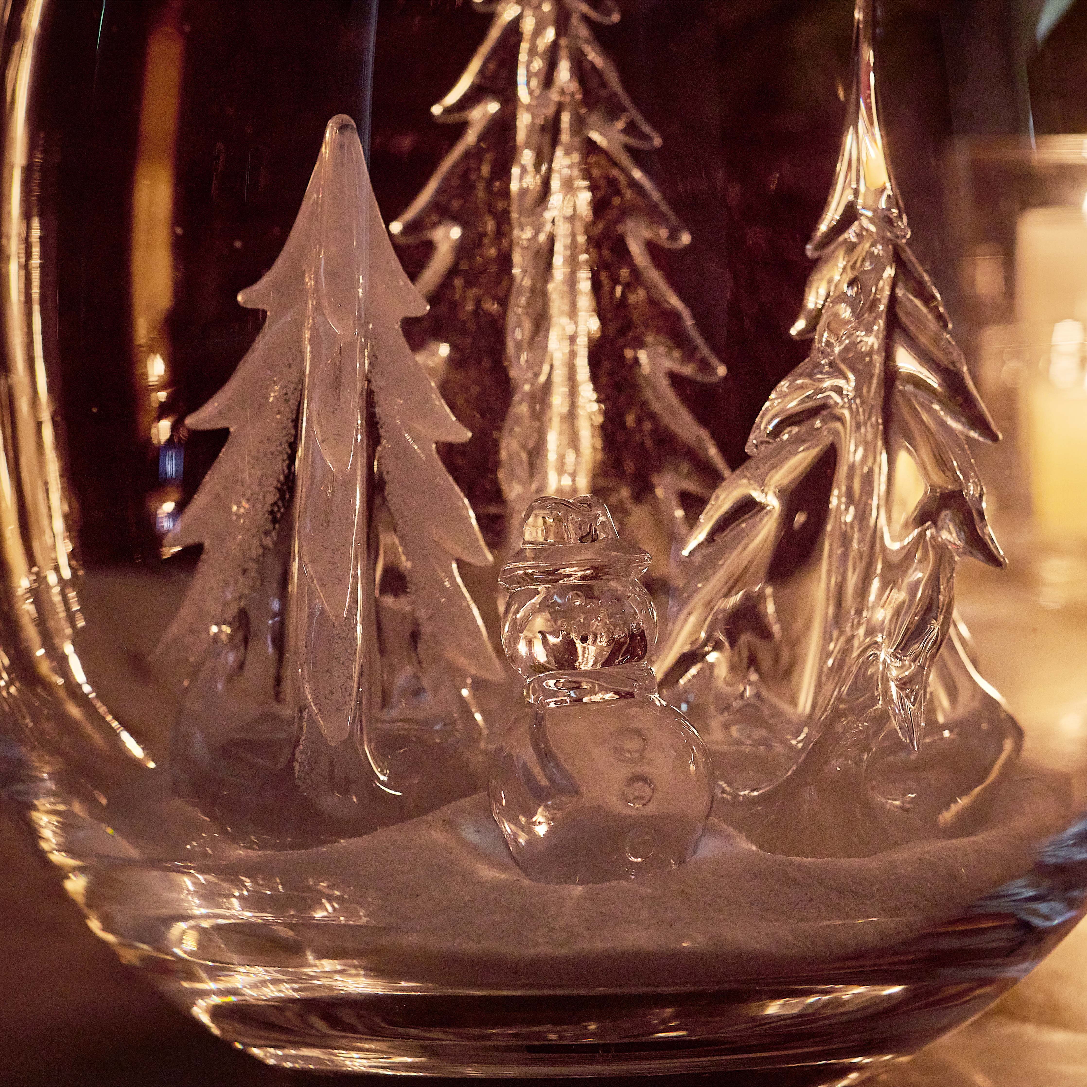 Woodstock Festive Snow Globe - Image 3